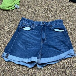Brand: No boundaries Color: dark blue Size: 9 Condition: slightly worn